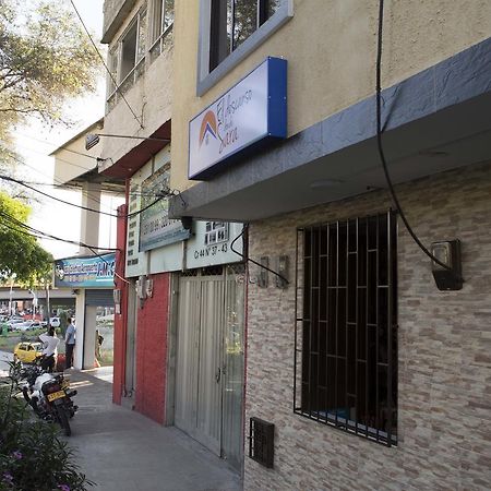 El Descanso Donde Sara Hostel Medellin Exterior photo