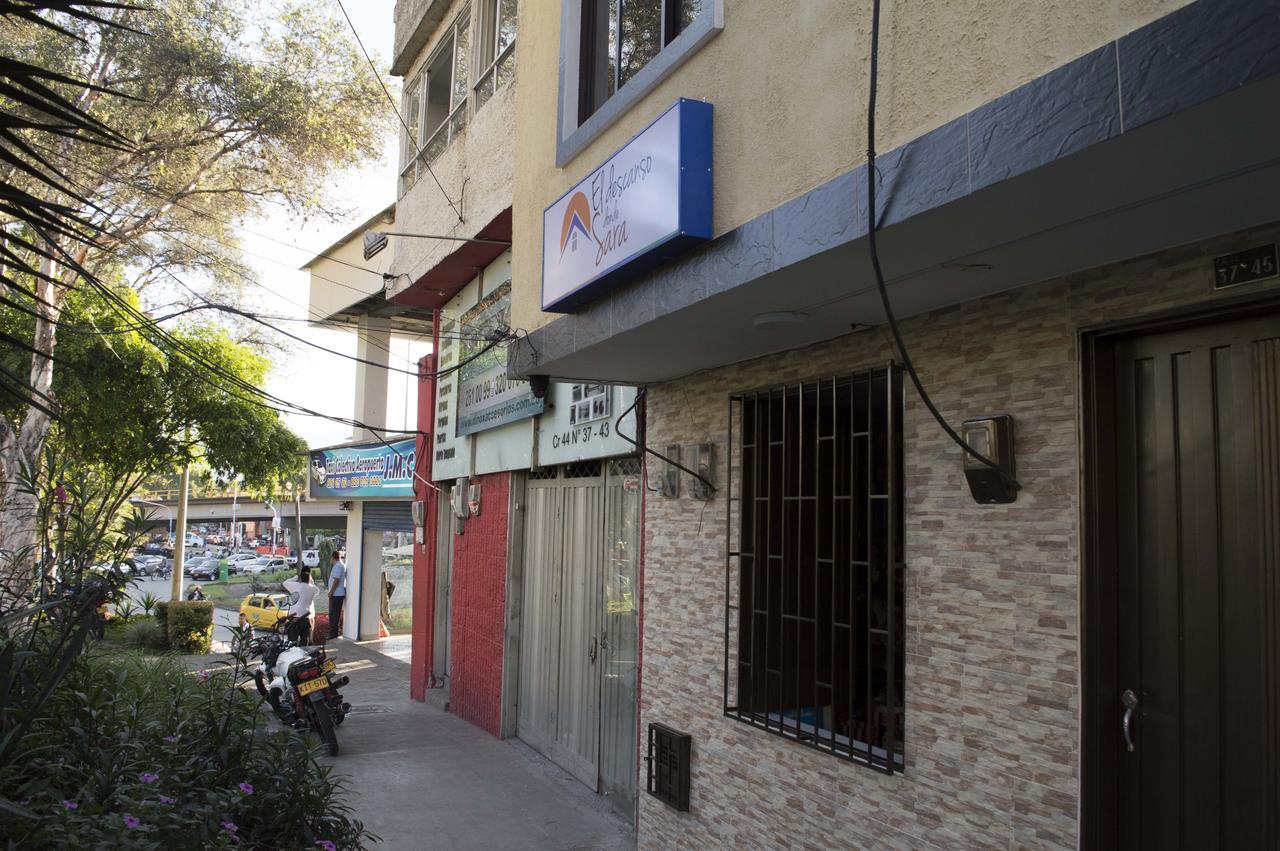 El Descanso Donde Sara Hostel Medellin Exterior photo