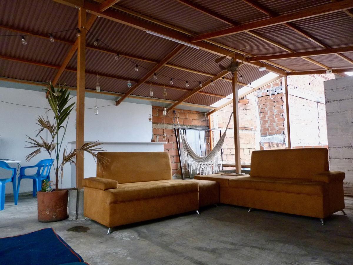 El Descanso Donde Sara Hostel Medellin Exterior photo